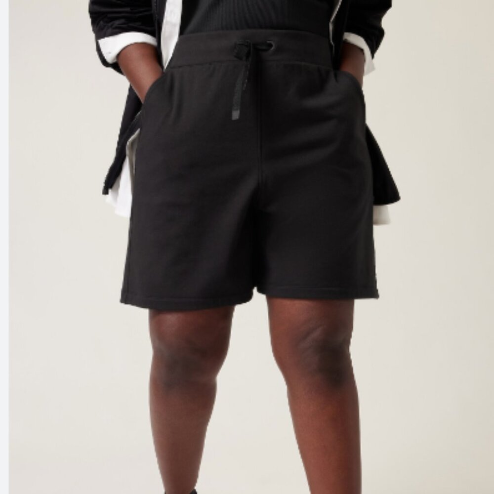 Athleta Triumph Short - Size Medium - Black - Flaw